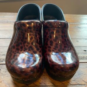 Dansko Professional Clog Like New! Leopard cheetah patent 38